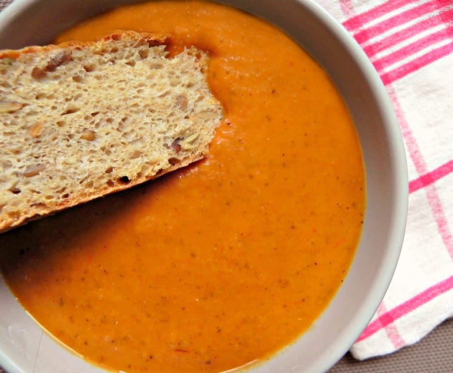 Creamy vegan roasted tomato soup