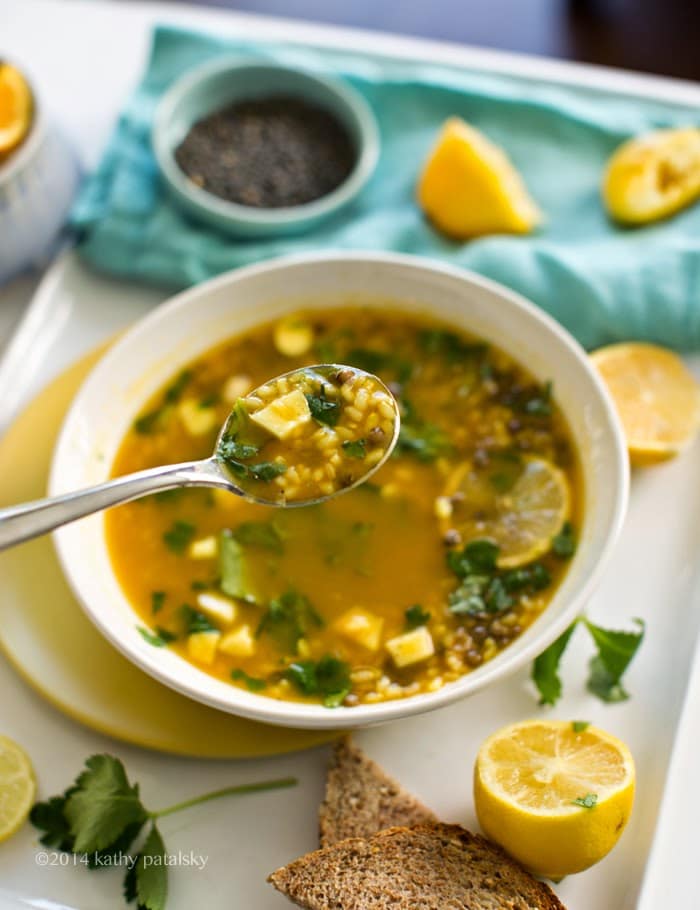 Lemon-garlic rice and lentil soup