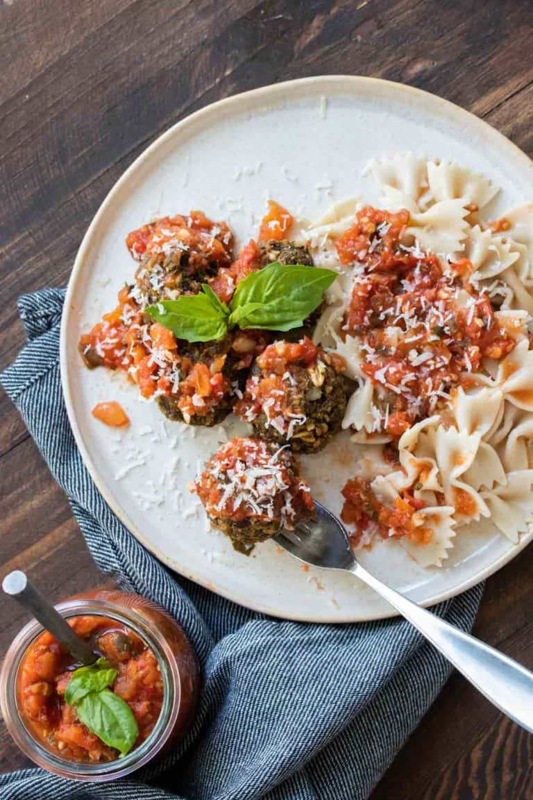 Easy Fresh Tomato Marinara Sauce - Veggies Don't Bite