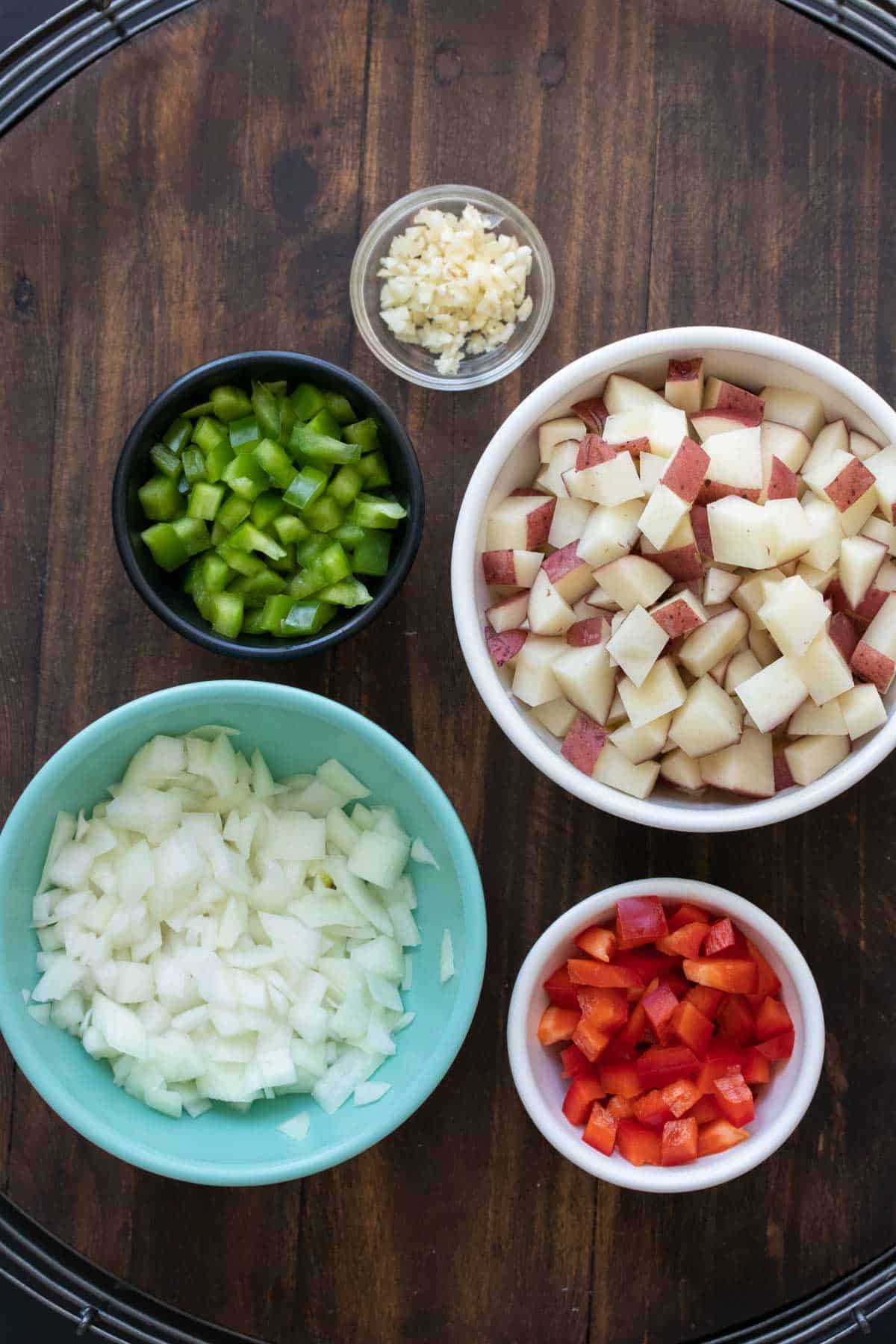 Bowls filled with different veggies on a table top