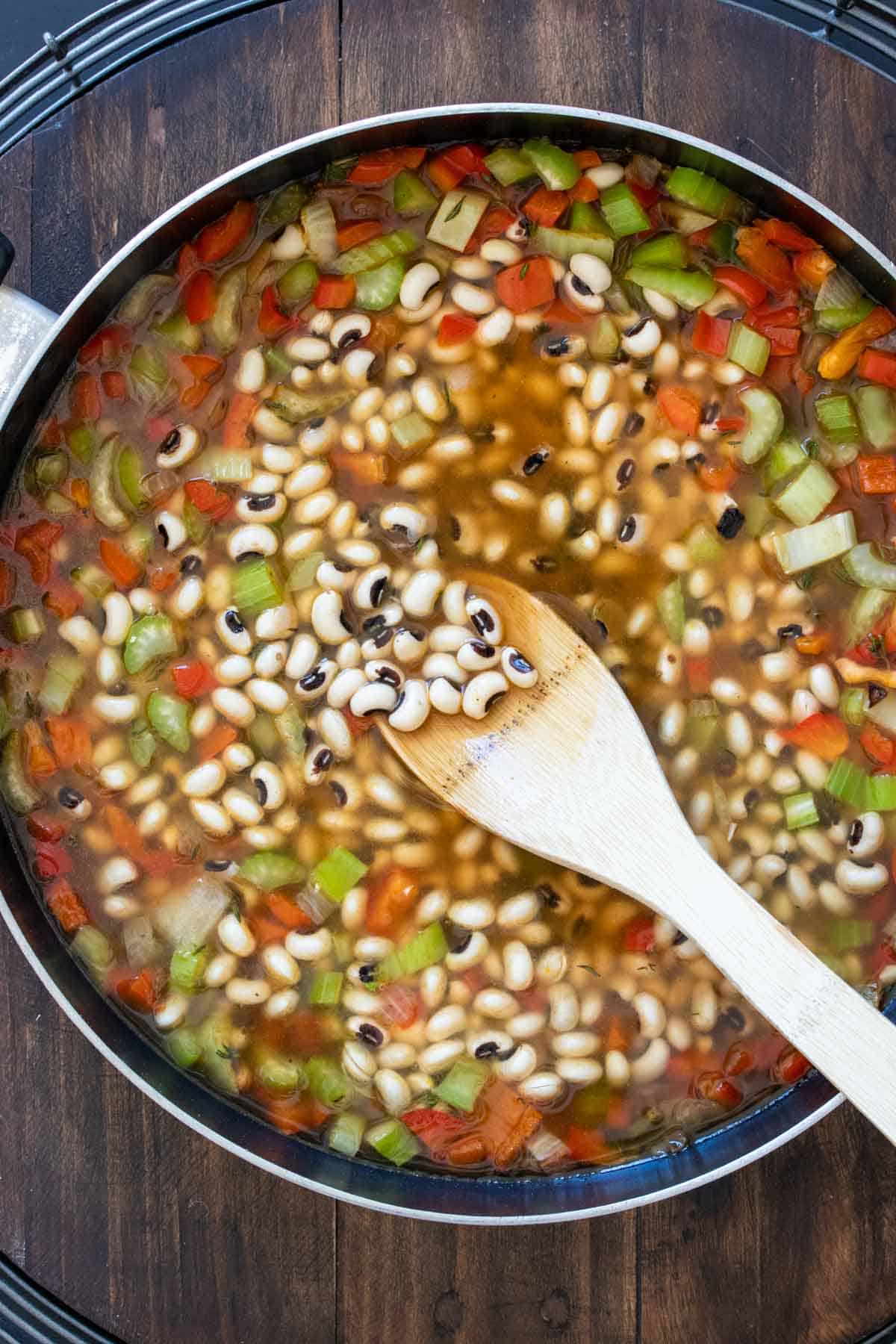 Pan filled with black eyed peas in broth with chopped veggies