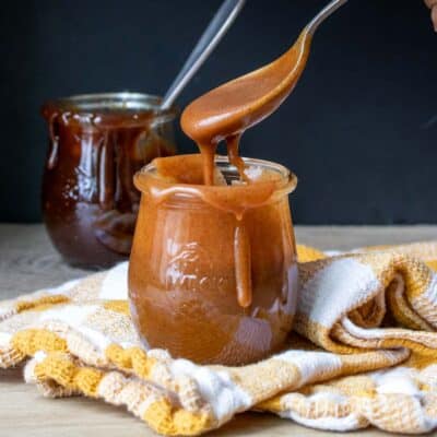 Vegan Caramel Sauce Recipe (2 Ways)