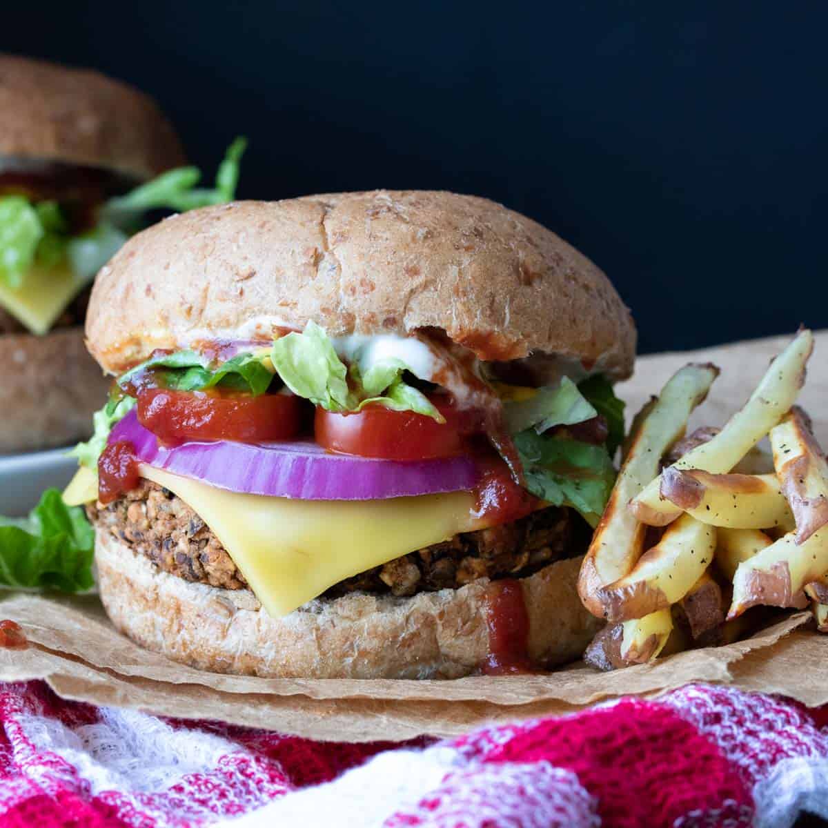 smag lave mad manipulere Easy Lentil Veggie Burger Recipe - Veggies Don't Bite