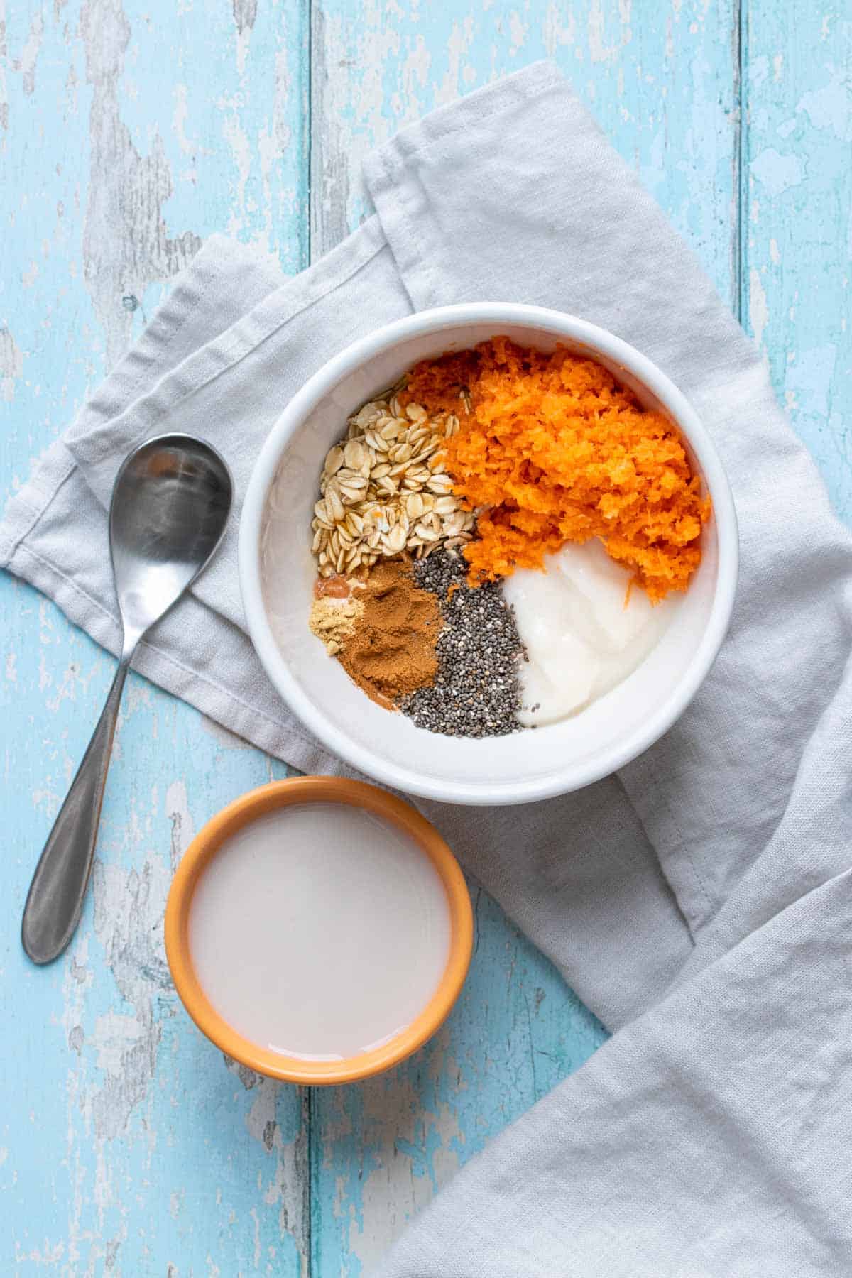 Healthy Carrot Cake Overnight Oats Recipe - Veggies Don't Bite